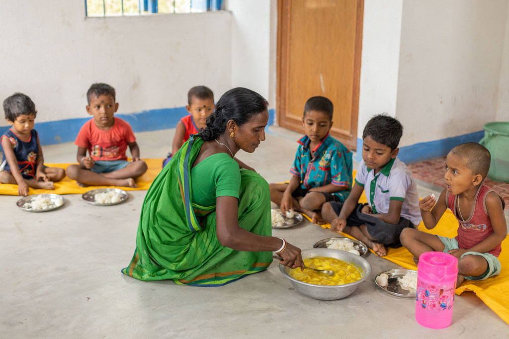El cierre de las escuelas durante los bloqueos de COVID-19 tuvo un impacto negativo en las necesidades nutricionales de los niños, ya que las escuelas proporcionan una comida diaria a cada niño menor de cinco años.