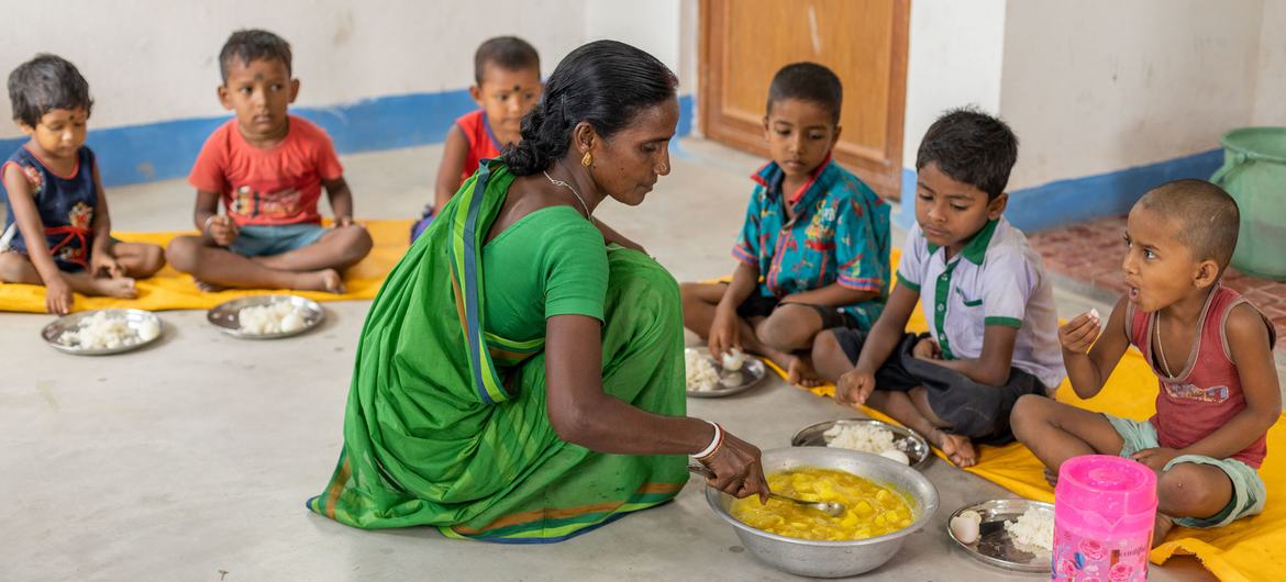 Les fermetures d'écoles pendant les fermetures de COVID-19 ont eu un impact négatif sur les besoins nutritionnels des enfants, car les écoles fournissent un repas quotidien à chaque enfant de moins de cinq ans.