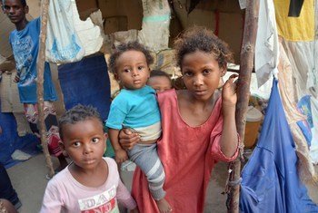 Enfants déplacés dans la ville de Hodeida, au Yémen, où la Covid-19 frappe.