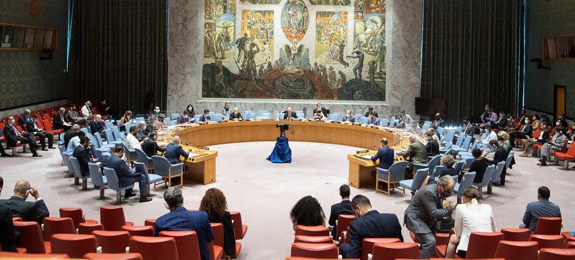 قاعة مجلس الأمن خلال اجتماعها حول الوضع في سوريا .