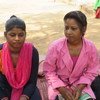 लाली आदिवासी (दाँये) ने रामकली आदिवासी (बाँये) का बाल विवाह होने से रोका. 