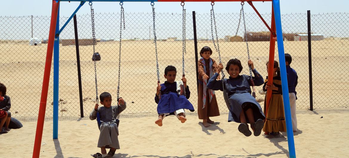 यमन में सात साल के युद्ध के दौरान, बच्चों को भारी तकलीफ़ें उठानी पड़ी हैं.