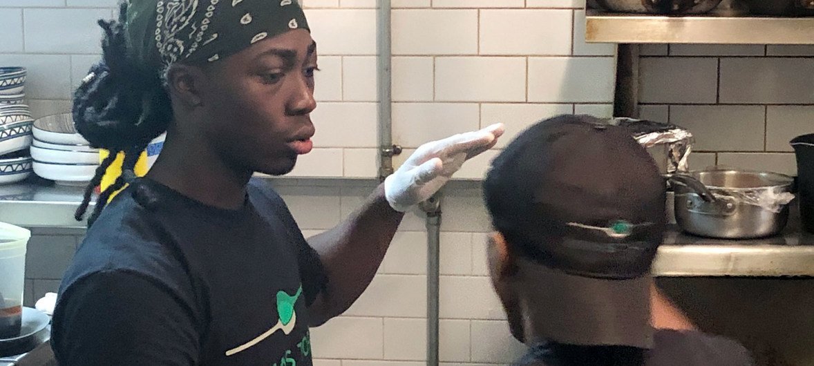 布鲁克林的艾玛火炬餐厅的实习厨师。