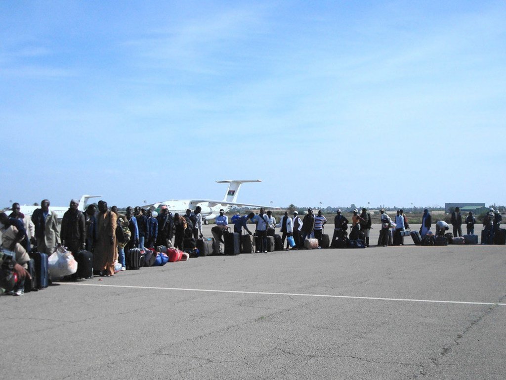 Des migrants du Niger attendent de monter dans un avion à Tripoli, en Libye (photo d'archives).
