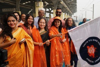 दिल्ली में महिलाओं के ख़िलाफ़ हिंसा को रोकने के बारे में जागरूकता बढ़ाने के अभियान के तहत यूएन वीमैन संगठन ने मैट्रो ट्रेन अभियान शुरू किया है. (नवंबर 2019)