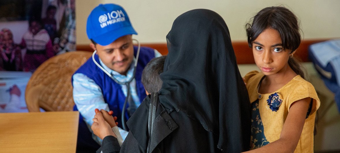 A young child is attended to by an IOM worker in Yemem. IOM are providing lifesaving health care to conflict affected communities, displaced people and migrants in Yemen, while strengthening public health facilities.