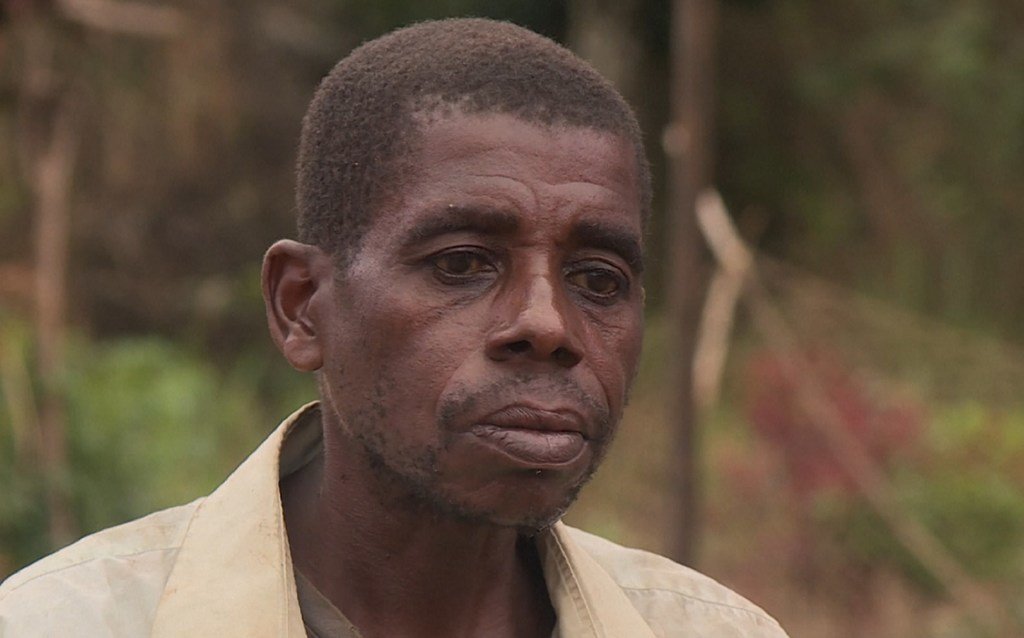 Damas Ngolo, mtu asiye na utaifa ambaye anatoka jamii  ya watu wa asili nchini Jamhuri ya Congo.