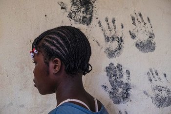 فتاة في 15 من عمرها من جمهورية أفريقيا الوسطى فوتت عامين من الدراسة لأنها كانت طفلة مجندة.