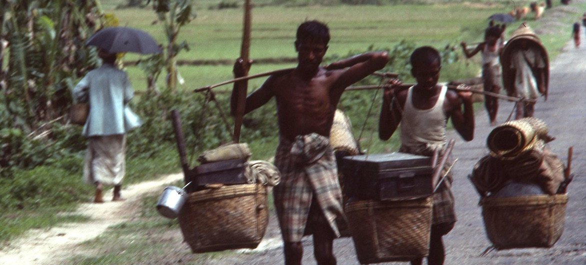 Acnur apoiou os cerca de 200.000 refugiados Rohingya que fugiram de Mianmar para Bangladesh na década de 1970.