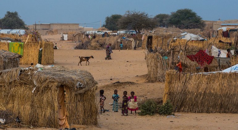 Des enfants dans un campement informel pour personnes déplacées par les violences de Boko Haram dans la région de Diffa, au sud-est du Niger (archive)