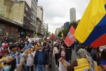 Protesta en las calles de Bogotá, Colombia, en abril de 2021.