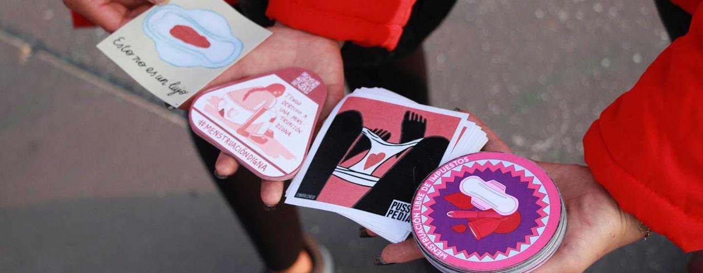 Las mujeres y niñas de México salen a la calle para pedir la eliminiación de las tasas de los productos de higiene íntima.