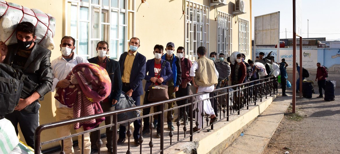 Migrants at the IOM Islam Qala Reception Centre. The Centre provided services to thousands of Afghan returnees daily, prior to the catastrophic fire on 13 February.