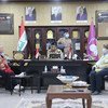इराक़ में संयुक्त राष्ट्र महासचिव की विशेष प्रतिनिधि जैनीन हैनिस-प्लासशर्ट  सिन्जार सुरक्षा बलों के अधिकारियों से मिलते हुए, (जनवरी 2021)