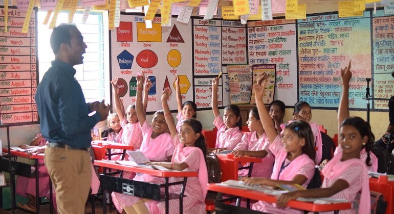 रण्जीतसिंह डिसले ने छात्रों को शिक्षा प्राप्ति में मदद करने के लिये, डिजिटल तकनीक के तरीक़े ढूँढे और ख़ासतौर पर लड़कियों की शिक्षा सुनिश्चित करने के लिये असाधारण प्रयास किये. 