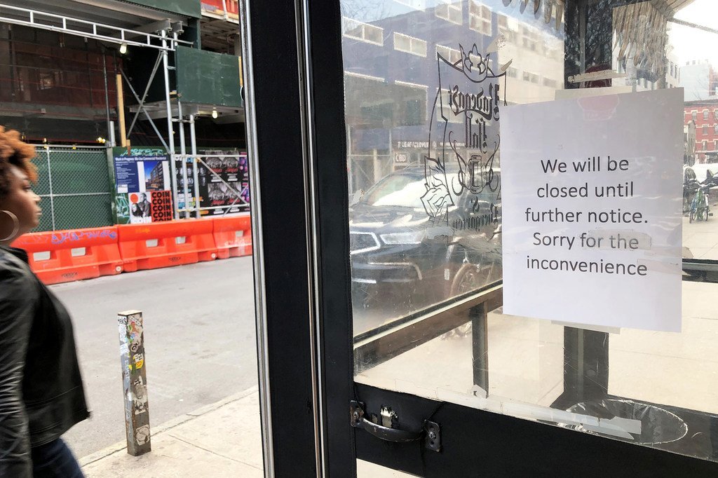 纽约市的酒吧和餐馆已被勒令关闭，以控制冠状病毒的传播。