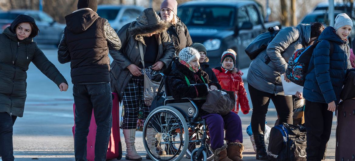 Mulheres, crianças e idosos da Ucrânia formam grupo vulnerável sob risco. 