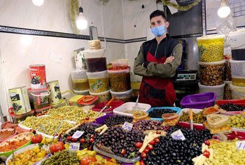 Trabajador del mercado de alimentos de Constantine, Argelia.