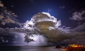 Nuvens se formam sobre o oceano em Port Macquarie, Austrália