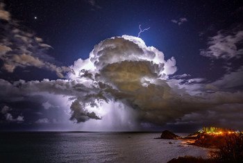 Nuvens se formam sobre o oceano em Port Macquarie, Austrália