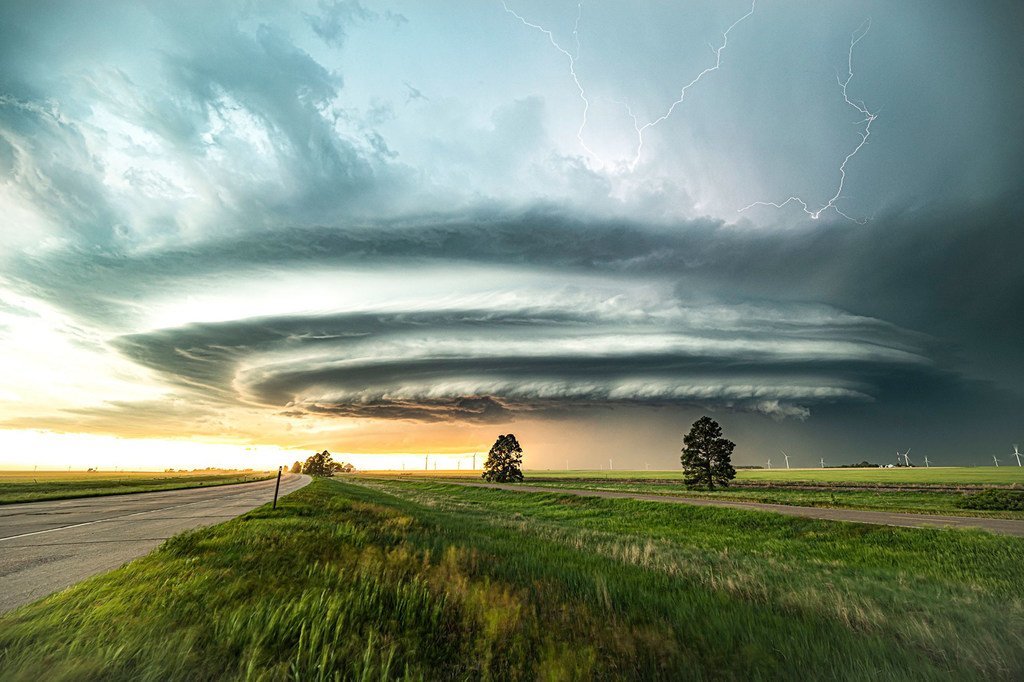 Des nuages supercellulaires se forment au-dessus de Burlington dans le Colorado, aux États-Unis.