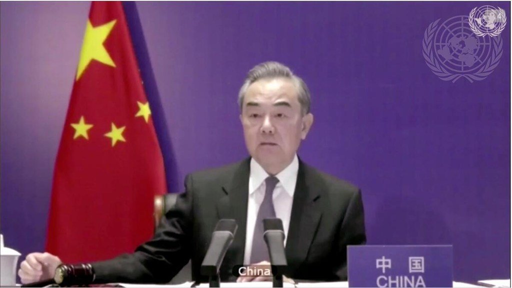 وانغ يي، وزير خارجية جمهورية الصين الشعبية ورئيس مجلس الأمن لشهر مايو، يلقي كلمة أمام النقاش المفتوح لمجلس الأمن حول الوضع في الشرق الأوسط، بما في ذلك القضية الفلسطينية.