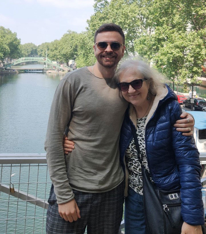 Marsel et sa mère Ludmila à Bruxelles, en Belgique.