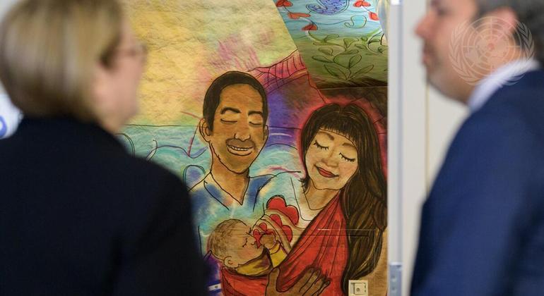 翻新的联合国总部哺乳室揭幕剪彩仪式上的一幅艺术品。