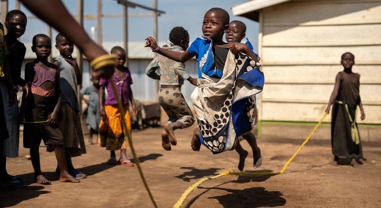 Crianças brincam no recreio na República Democrática do Congo