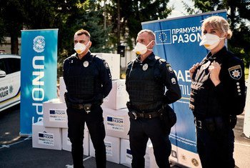 В рамках совместного проекта ООН и ЕС полицейским Украины были предоставлены средства защиты от коронавируса, в том числе респираторные маски