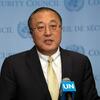 تشانغ جون، السفير الصيني لدى United Nations، يتحدث في اجتماع إعلامي لمجلس الأمن.