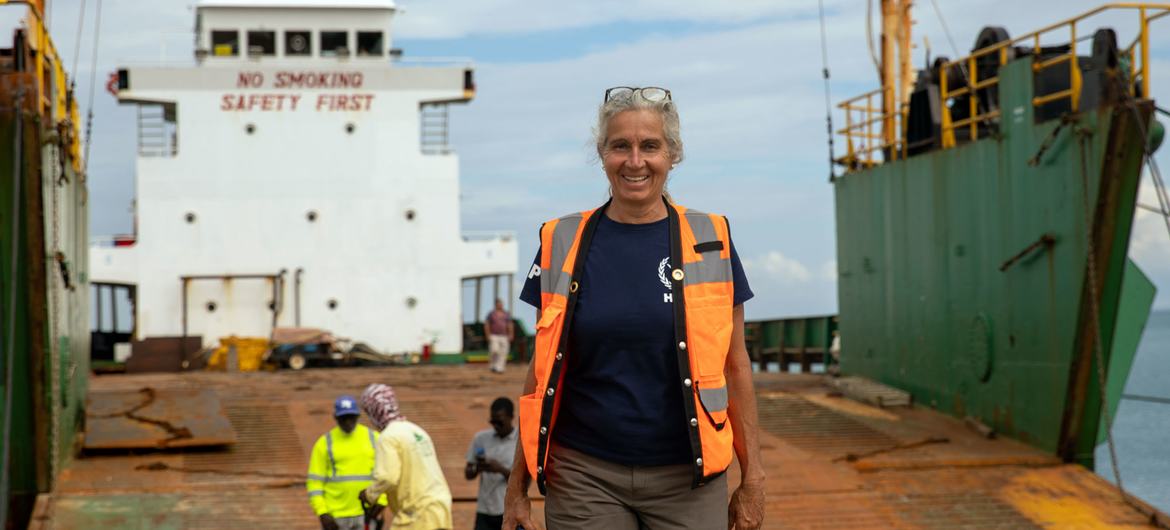 الكابتن مادلين حبيب، موظفة شحن تعمل مع برنامج الغذاء العالمي في هايتي.