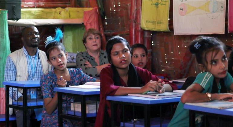 During her trip to Bangladesh, UN High Commissioner for Human Rights Michelle Bachelet visits Rohingya students in Cox's Bazar. 
