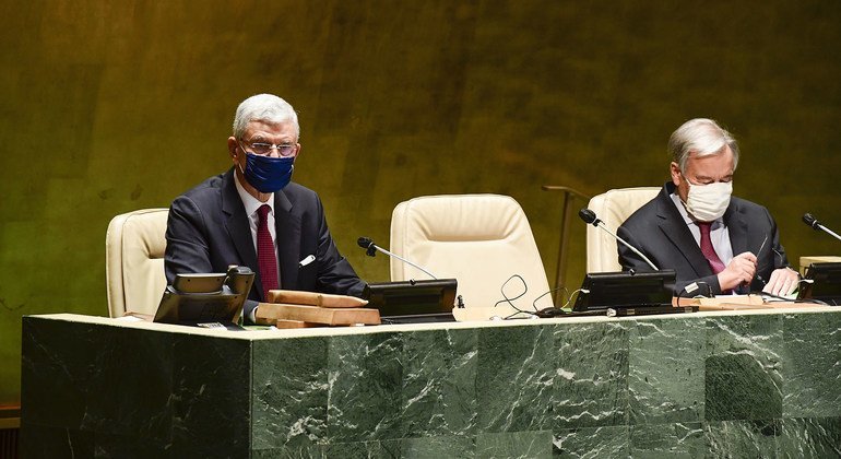 联大第75届会议主席博兹克尔与联合国秘书长古特雷斯在联大第75届会议主席开幕式上致辞。