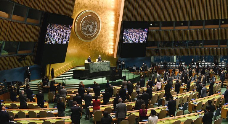 यूएन महासभा का 76वाँ सत्र शुरू होने के समय, एक मिनट का मौन रखा गया.