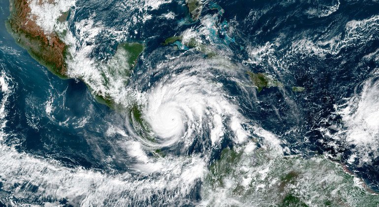 Una imagen de Satélite de la NASA muestra al huracán Iota tocando tierra en Centroamérica.