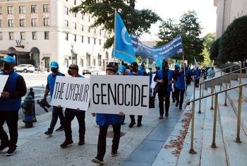 نشطاء في العاصمة الأميركية واشنطن يحتجون ضد "التطهير العرقي" الذي تمارسه الصين ضد أقلية الإيغور.