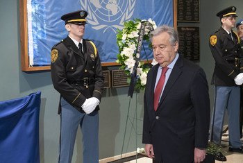 联合国秘书长安东尼奥·古特雷斯参加海地地震10周年敬献花圈仪式。（2020年1月17日）