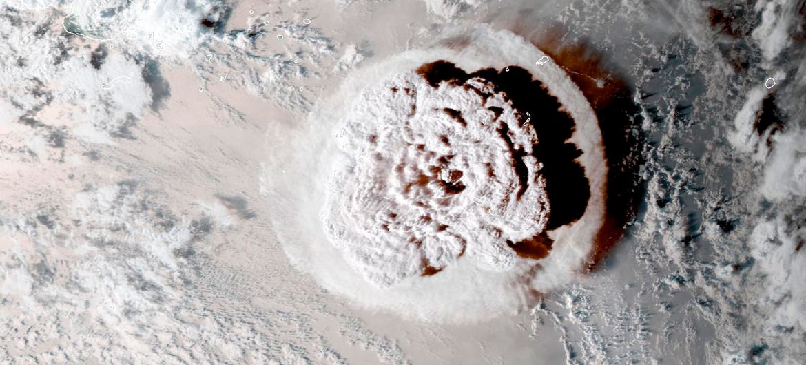 Explosive eruption of the Hunga Tonga-Hunga Ha'apai volcano on January 15, 2022.