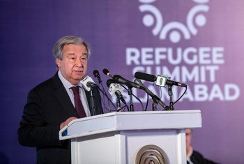 यूएन महासचिव पाकिस्तान की राजधानी इस्लामाबाद में शरणार्थियों पर आयोजित एक सम्मेलन को संबोधित करते हुए.