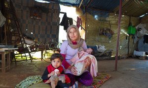 Une famille en Syrie reçoit une aide alimentaire du Programme alimentaire mondial des Nations Unies (PAM)
