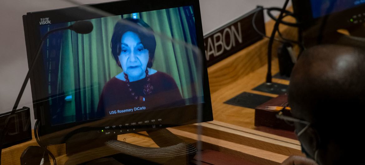 Rosemary DiCarlo (on screen), Under-Secretary-General for Political and Peacebuilding Affairs, briefs the Security Council meeting on the situation in Ukraine.