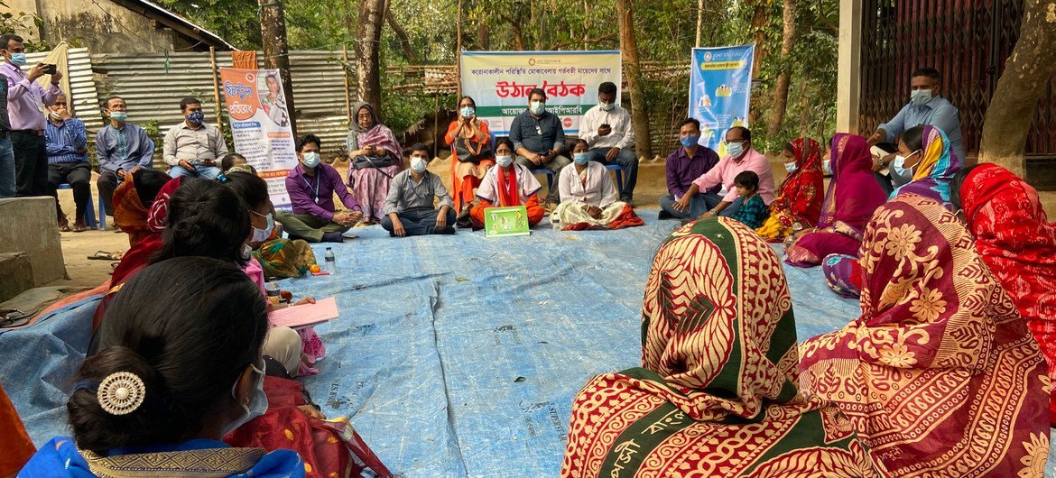 Bangladeshi tea garden workers attend a UN-led awareness session.