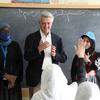 Le chef du HCR, Filippo Grandi visite une école de filles dans la région de Jalalabad, en Afghanistan.