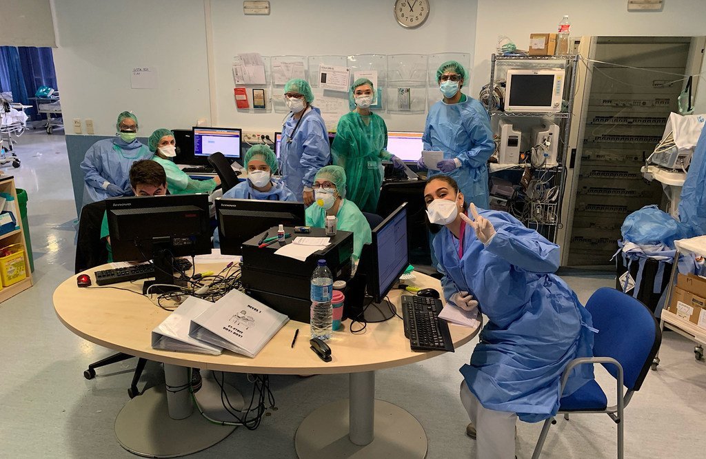 Le personnel de santé de l'hôpital Severo Ochoa à Madrid, la capitale de l'Espagne, mobilisé pour soigner les patients atteints de la Covid-19