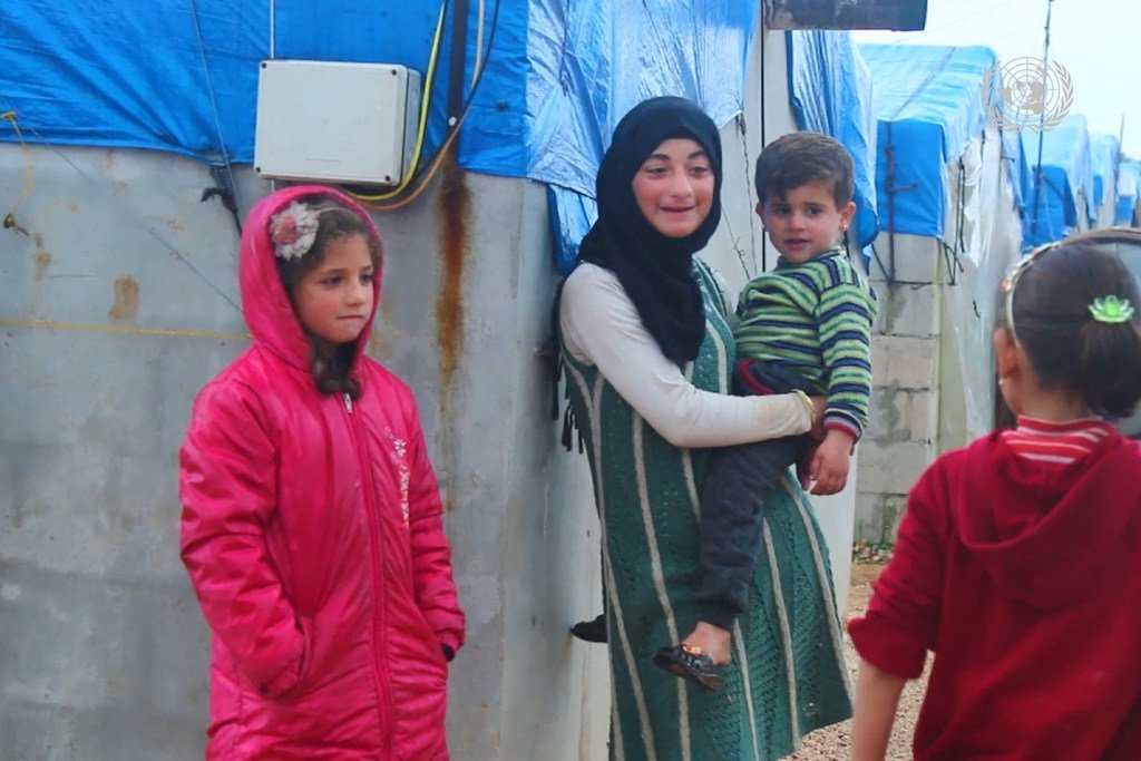 هناك 410 عائلة تعيش في مخيم باريشا للاجئين