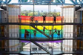 La Journée internationale contre l'homophobie, la transphobie et la biphobie est célébrée au quartier-général de l'ONU à Genève.