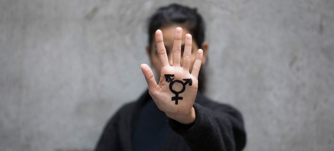 La Journée internationale contre l'homophobie, la transphobie et la biphobie est célébrée dans plus de 30 pays.