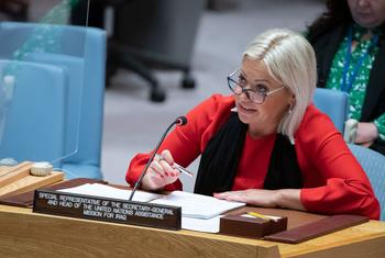 جينين هينيس - بلاسخارت، الممثلة الخاصة للأمين العام ورئيسة بعثة الأمم المتحدة لمساعدة العراق، تدلي بكلمتها أمام اجتماع مجلس الأمن حول الوضع في العراق.