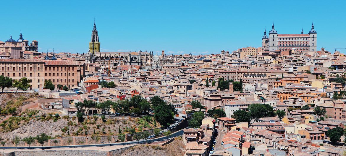 西班牙托莱多市的全景，该市2022年7月中旬经受了强烈的热浪。